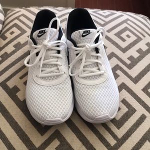 Women’s Nike shoes